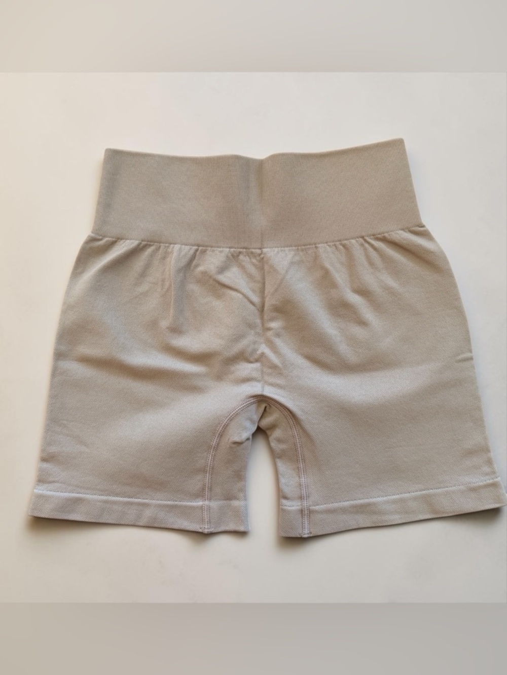 “OQQ Seamless Scrunch Shorts Women’s Medium Beige Booty Lift Gym Workout NWOT